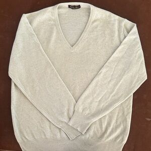 Loro Piana Men's V-Neck Sweater in Light Gray